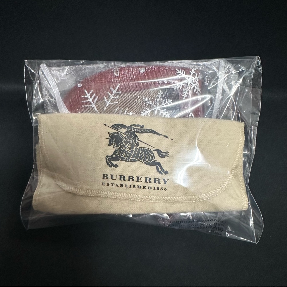 Authentic Vintage Burberry Heart Shape Coin case - Picture 10 of 11